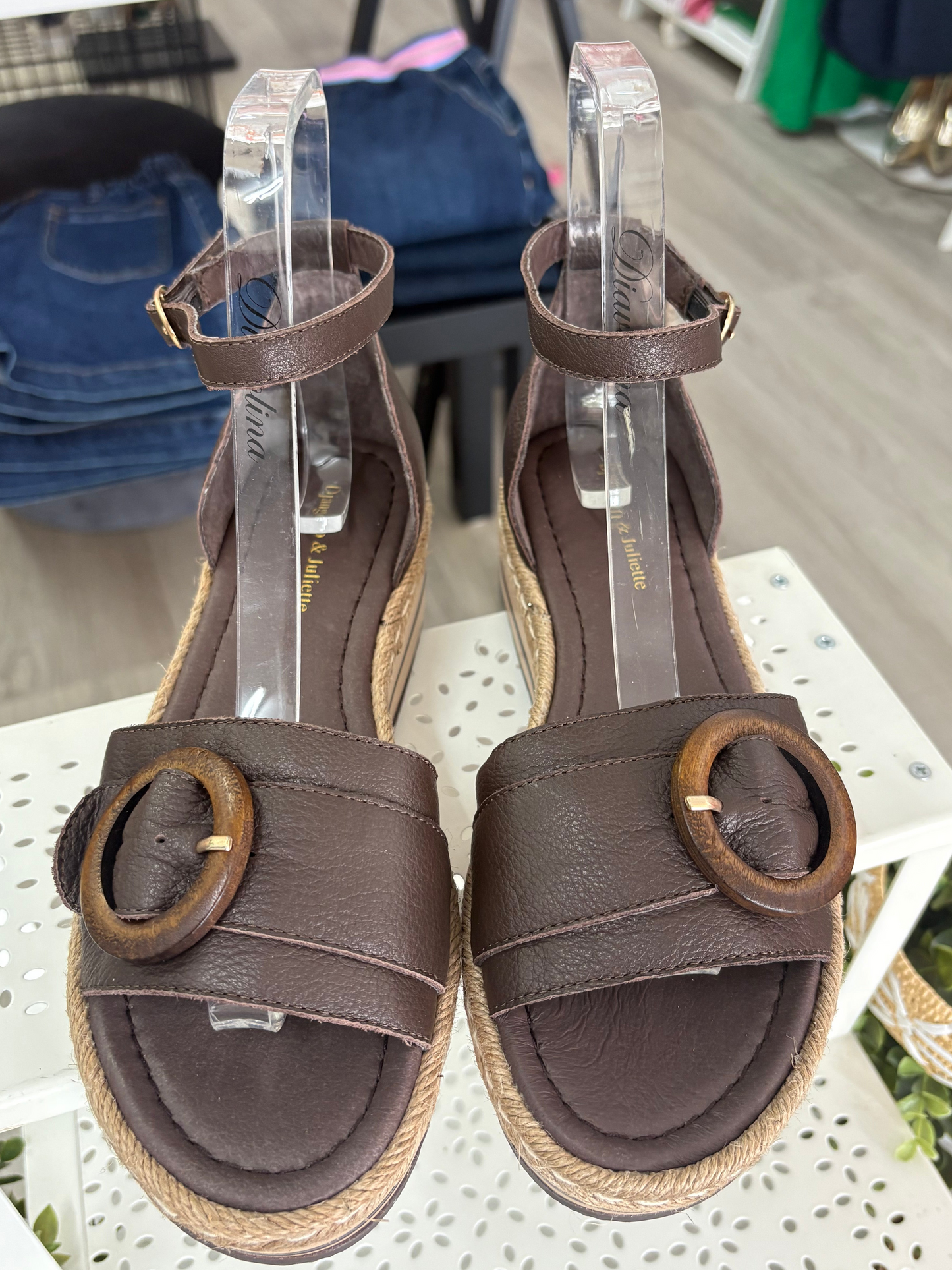 Django & Juliette - ANWEN Choc Leather